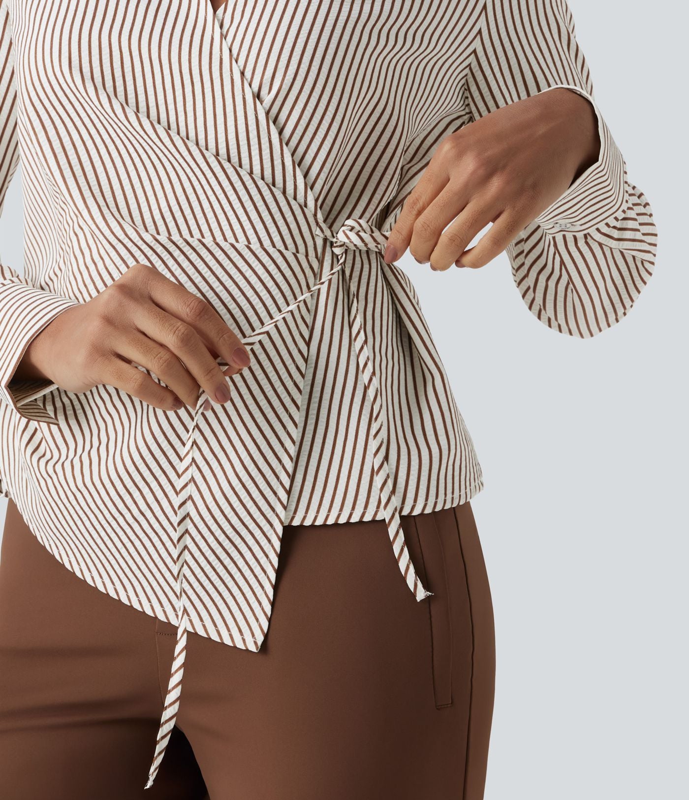 Chemise tailleur portefeuille manches longues à rayures et nœuds latéraux