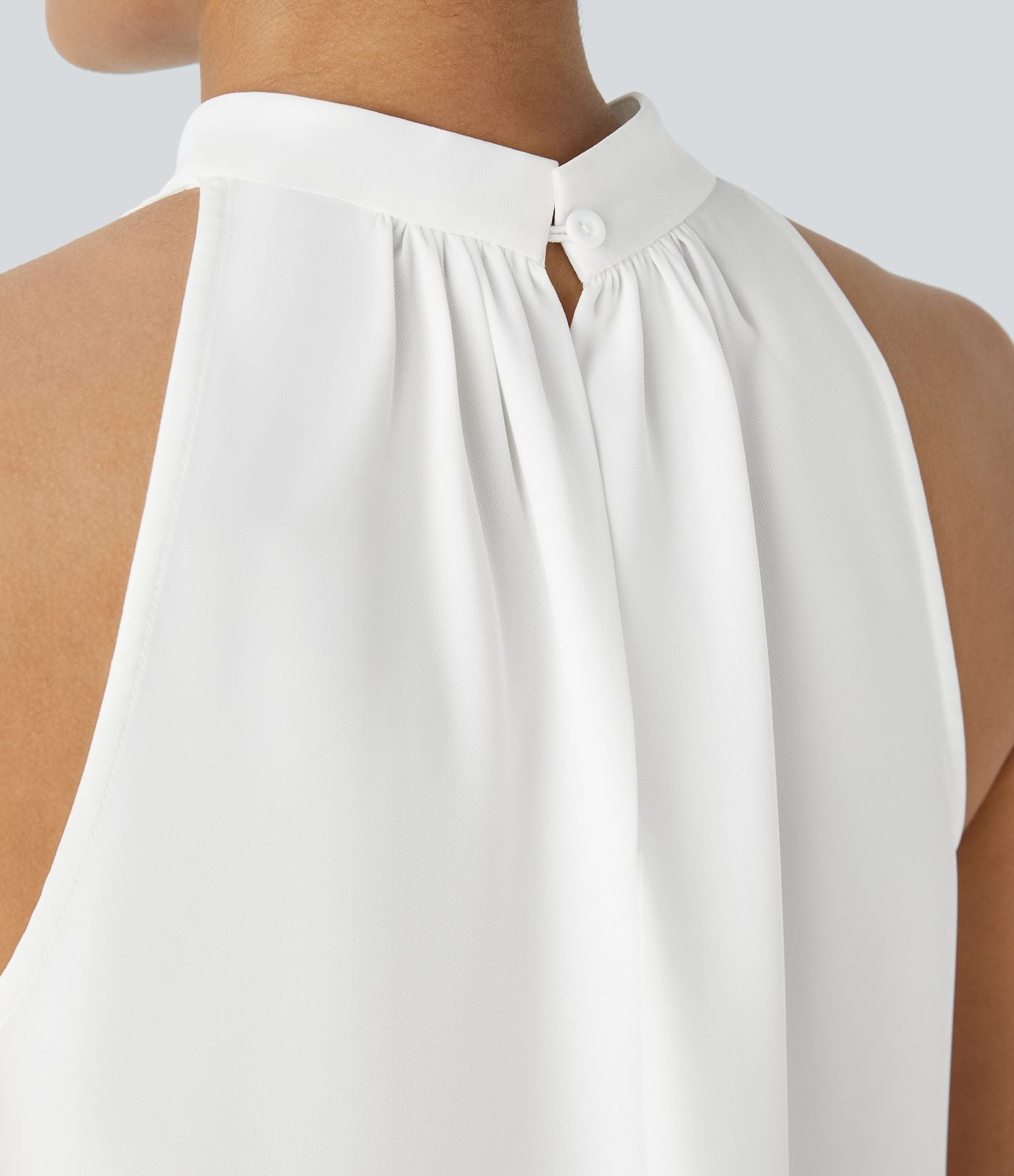 Blouse Travail Sans Manches Ourlet Courbé Col Haut Découpe au Dos Plis