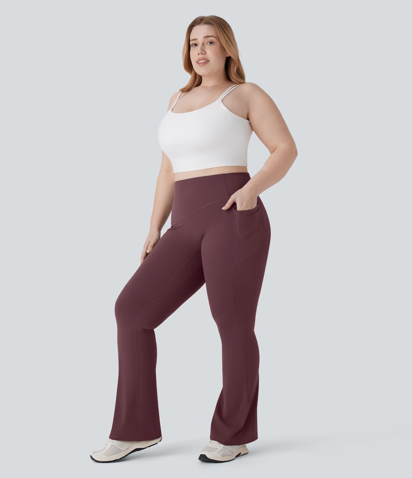 Pantalon de yoga à coupe bootcut gainant galbant taille haute grande taille avec effet scrunch et poches Halara UltraSculpt™