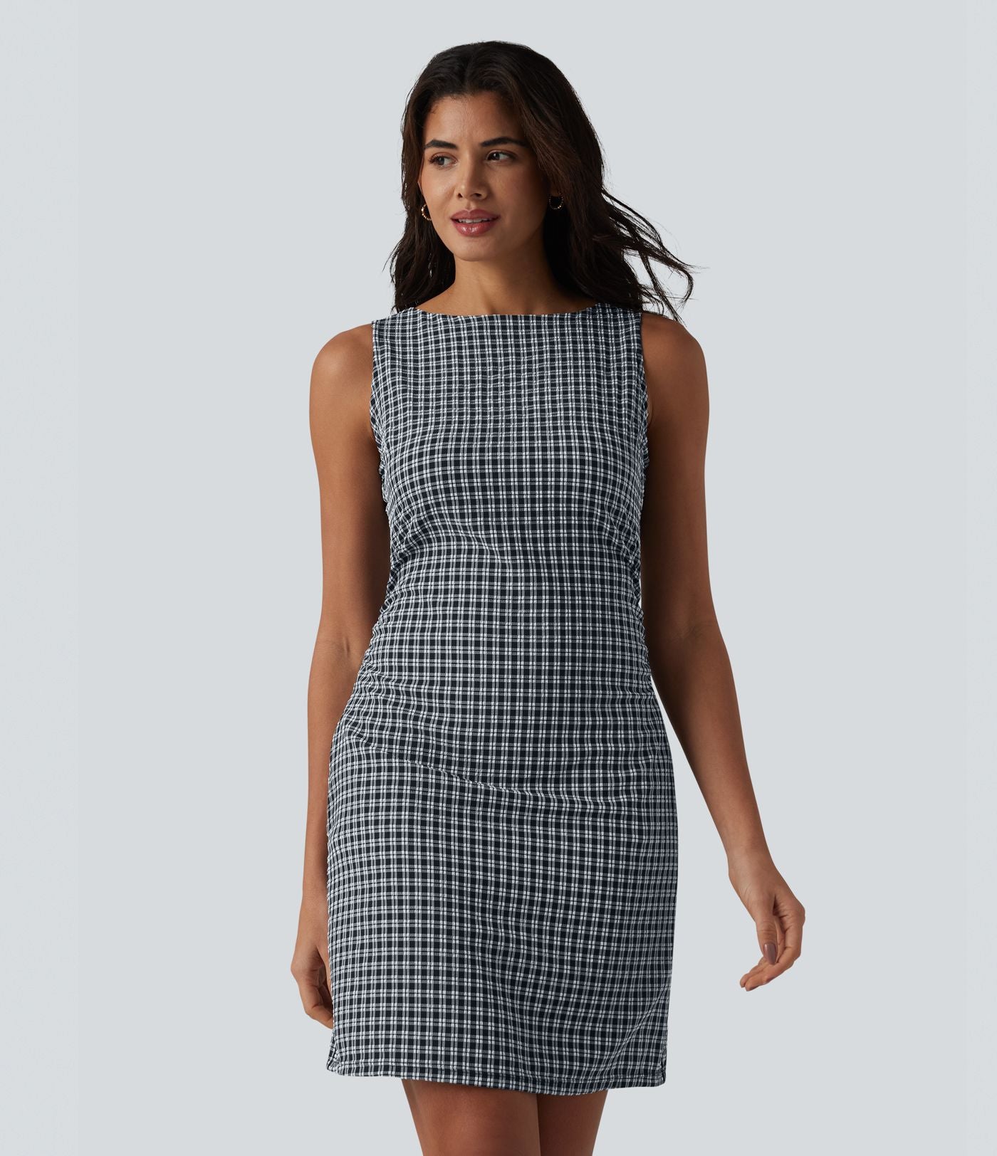 Robe mini casual sans manches col bateau à carreaux vichy, avec poches