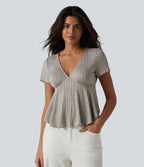 T-shirt casual babydoll en maille côtelée à col V, manches courtes et ourlet à volants