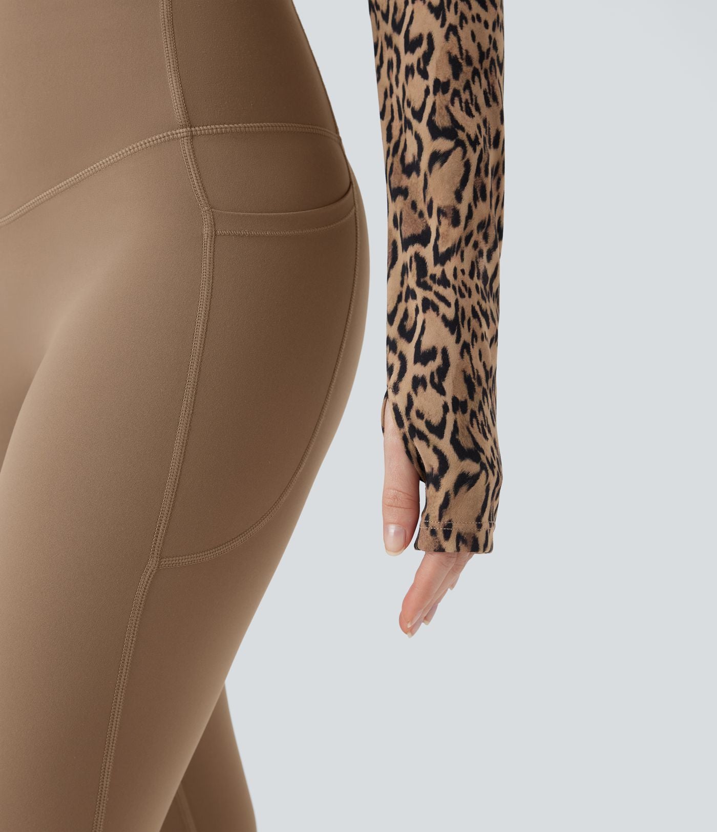 Haut de sport yoga court col rond à manches longues avec passants pouces imprimé léopard Halara UltraSculpt™