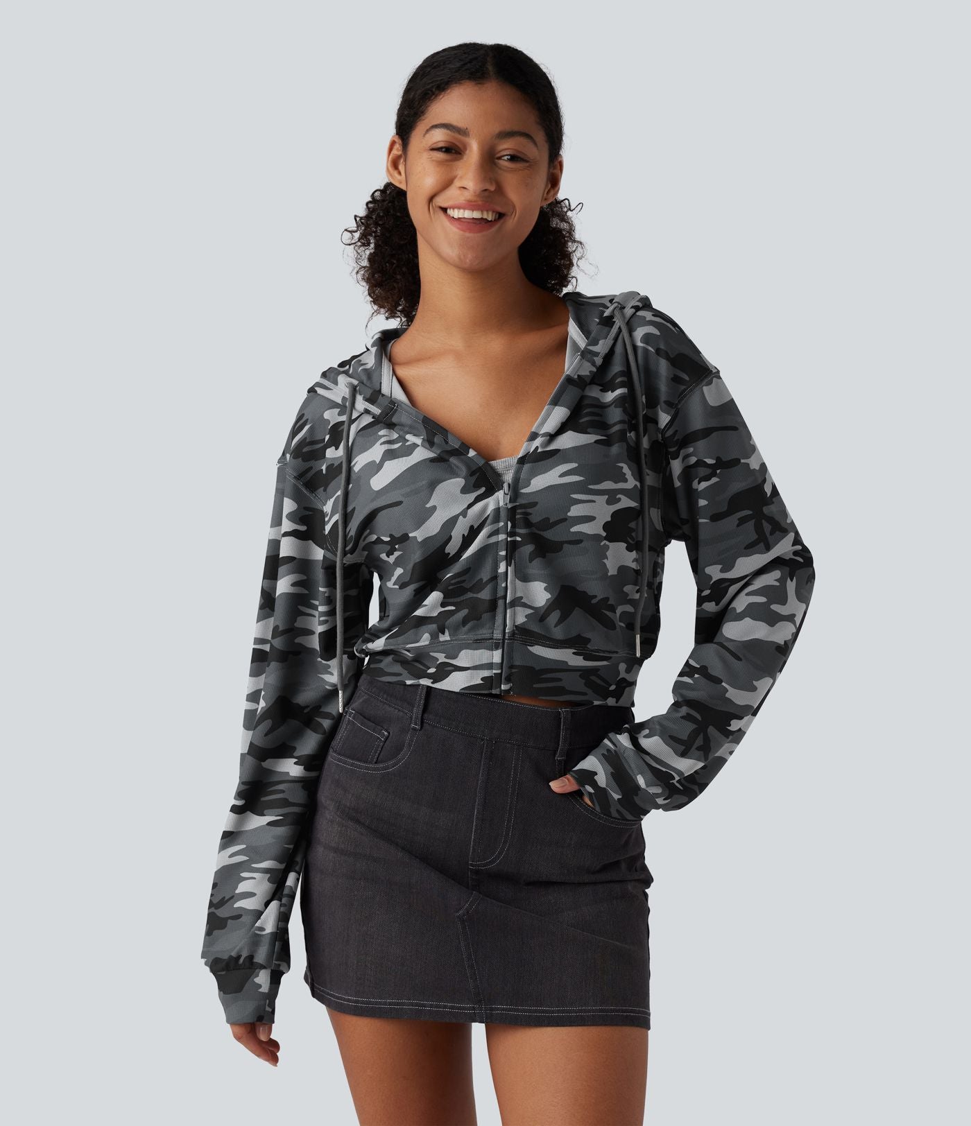 Sweat-shirt décontracté court à capuche, manches longues, motif camouflage et tissu gaufré
