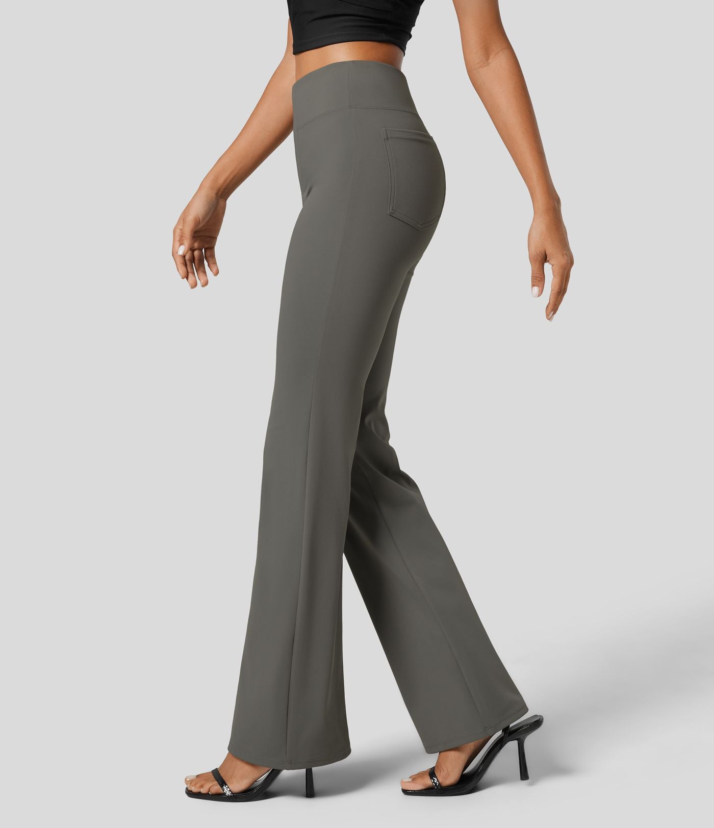 Pantalon tailleur légèrement évasé taille haute avec poches arrière Halara Flex™