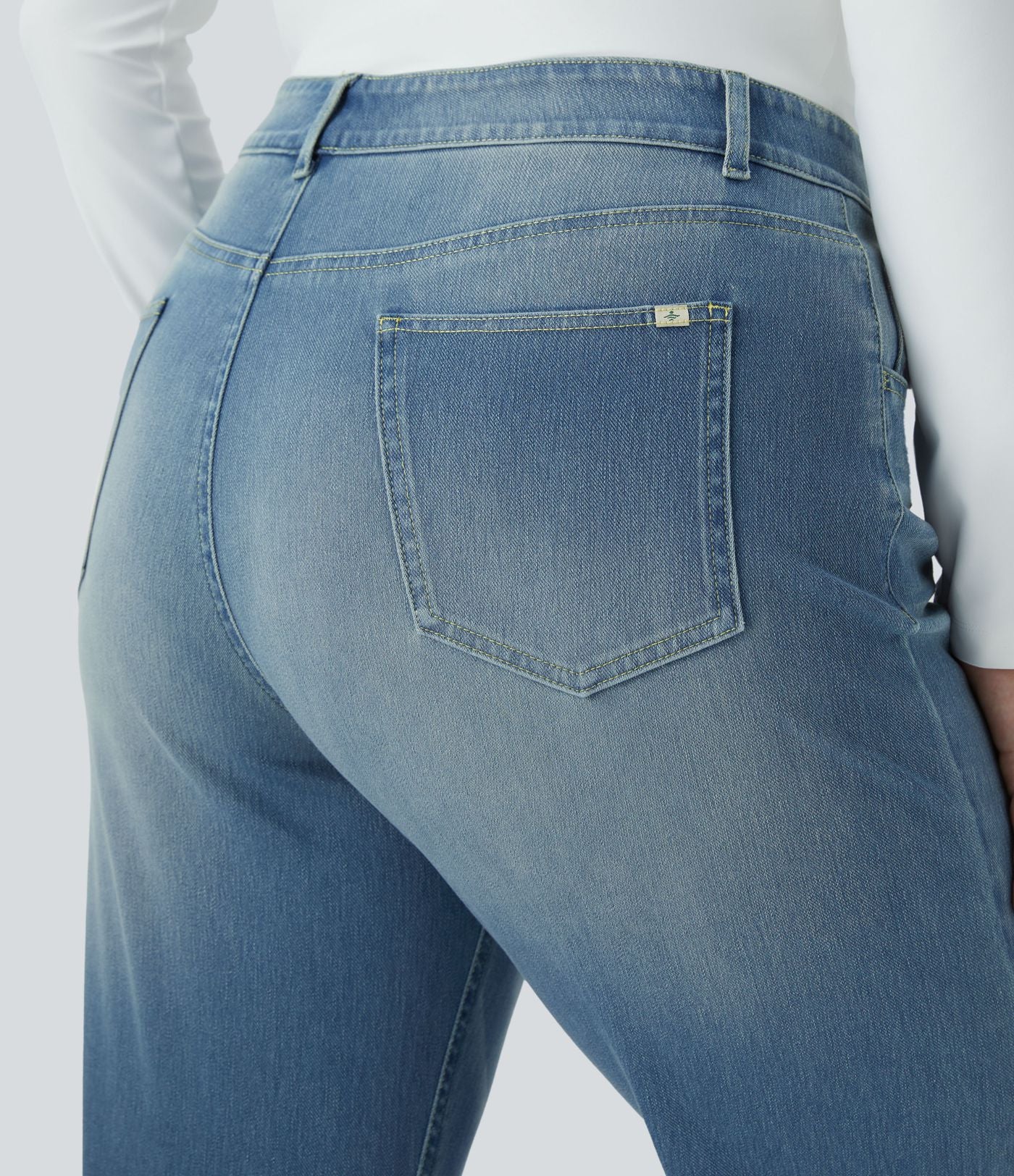 Jean décontracté Halara Flex™ grande taille, taille haute, multiples poches, jambes droites, effet délavé, en maille extensible