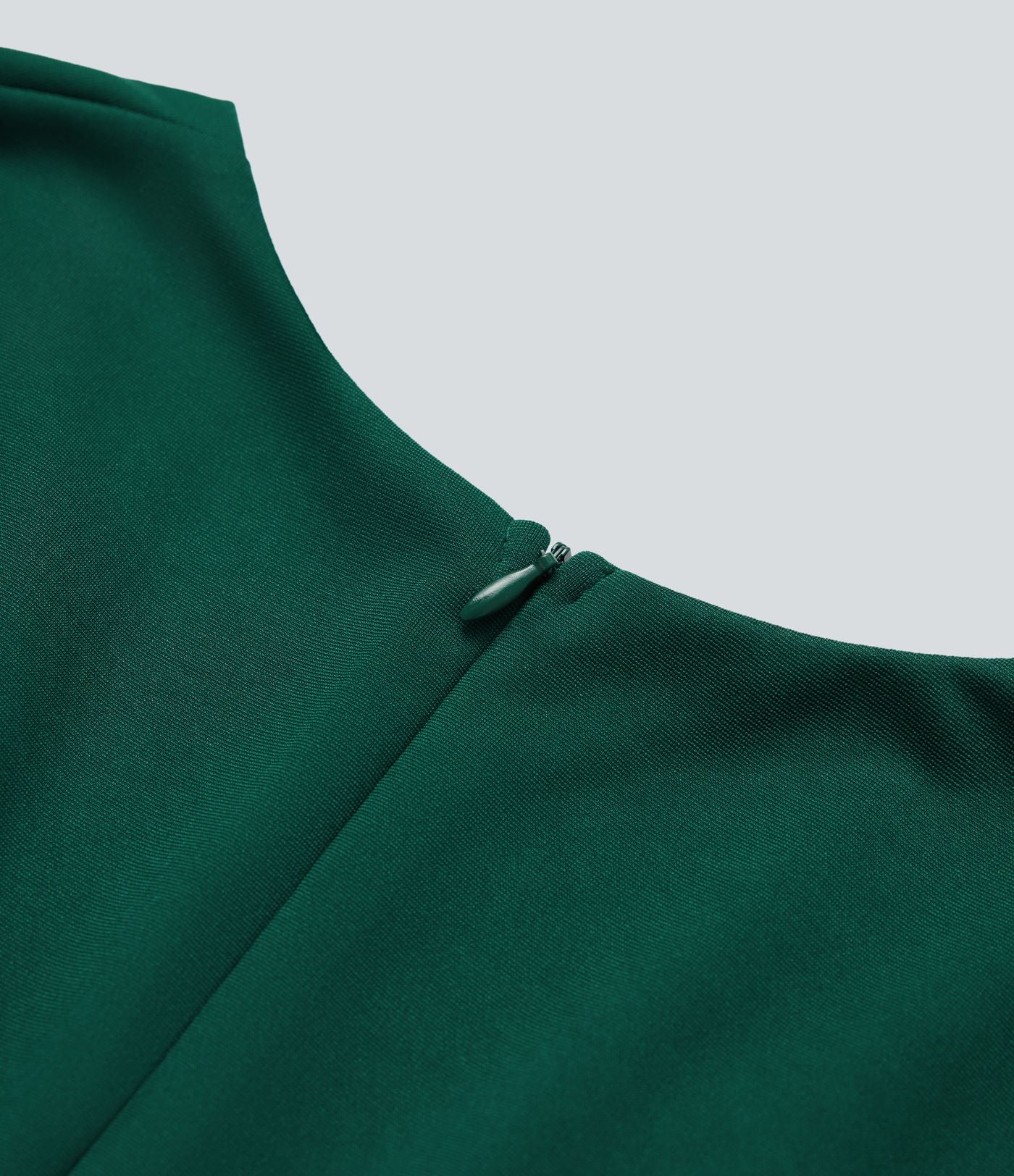 Combinaison tailleur col V manches longues bouffantes coupe droite avec poches