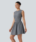 Robe mini trapèze vichy sans manches à col bateau, détails froncés, fermeture invisible et poches
