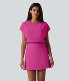 Robe de sport mini de yoga SoftlyZero™ Airy 2-en-1 effet frais InstantCool col rond à manches courtes, demi-zip et poches, accès facile Easy Peasy