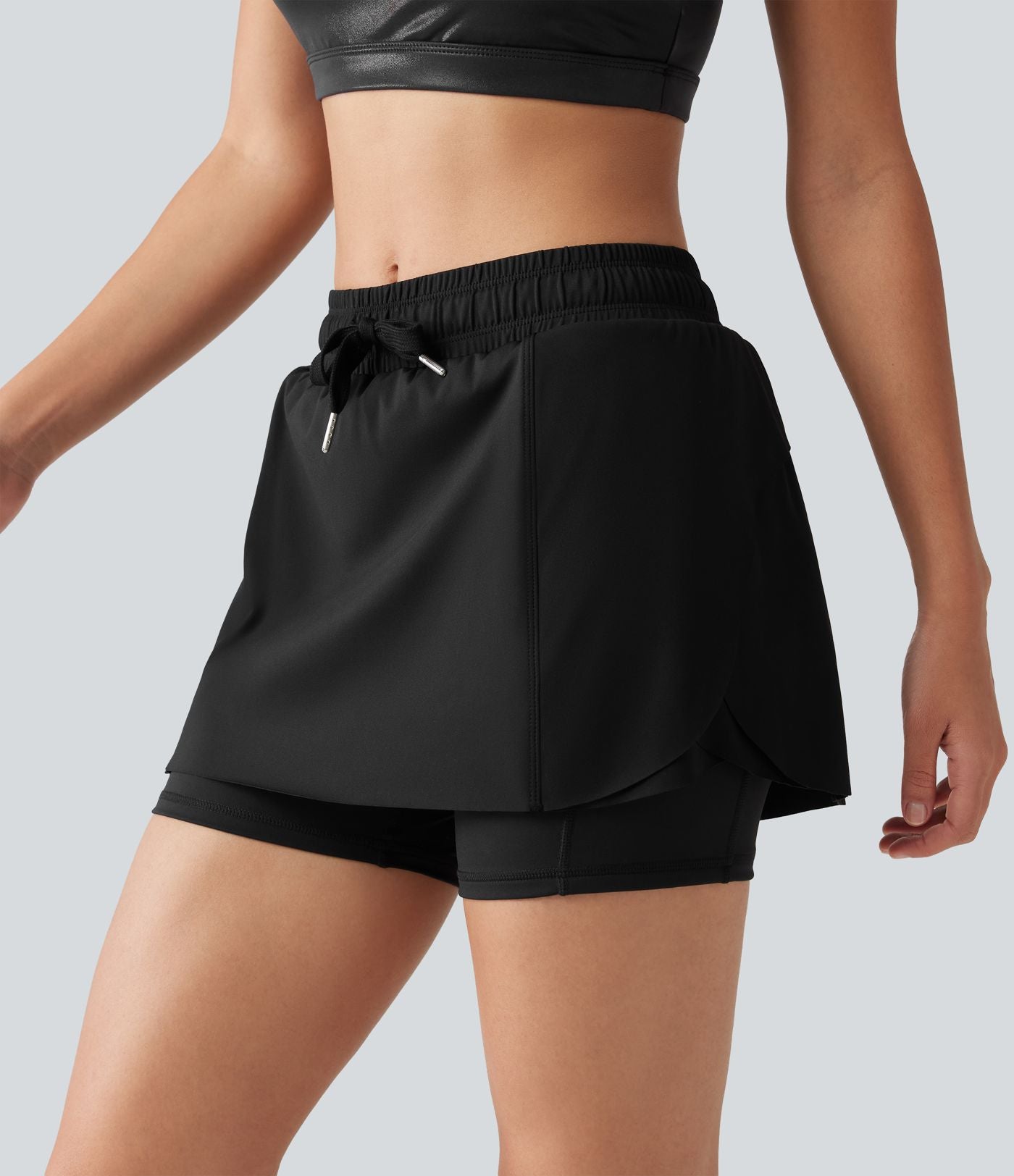 Jupe-short de sport mini SoftlyZero™ Airy taille mi-haute à ourlet croisé, toucher frais, cordon ajustable et poches