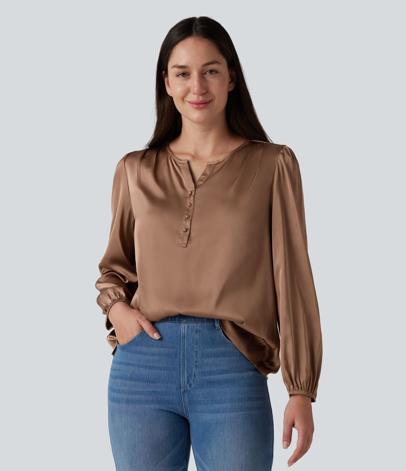 Chemisier tailleur en satin col cranté manches longues