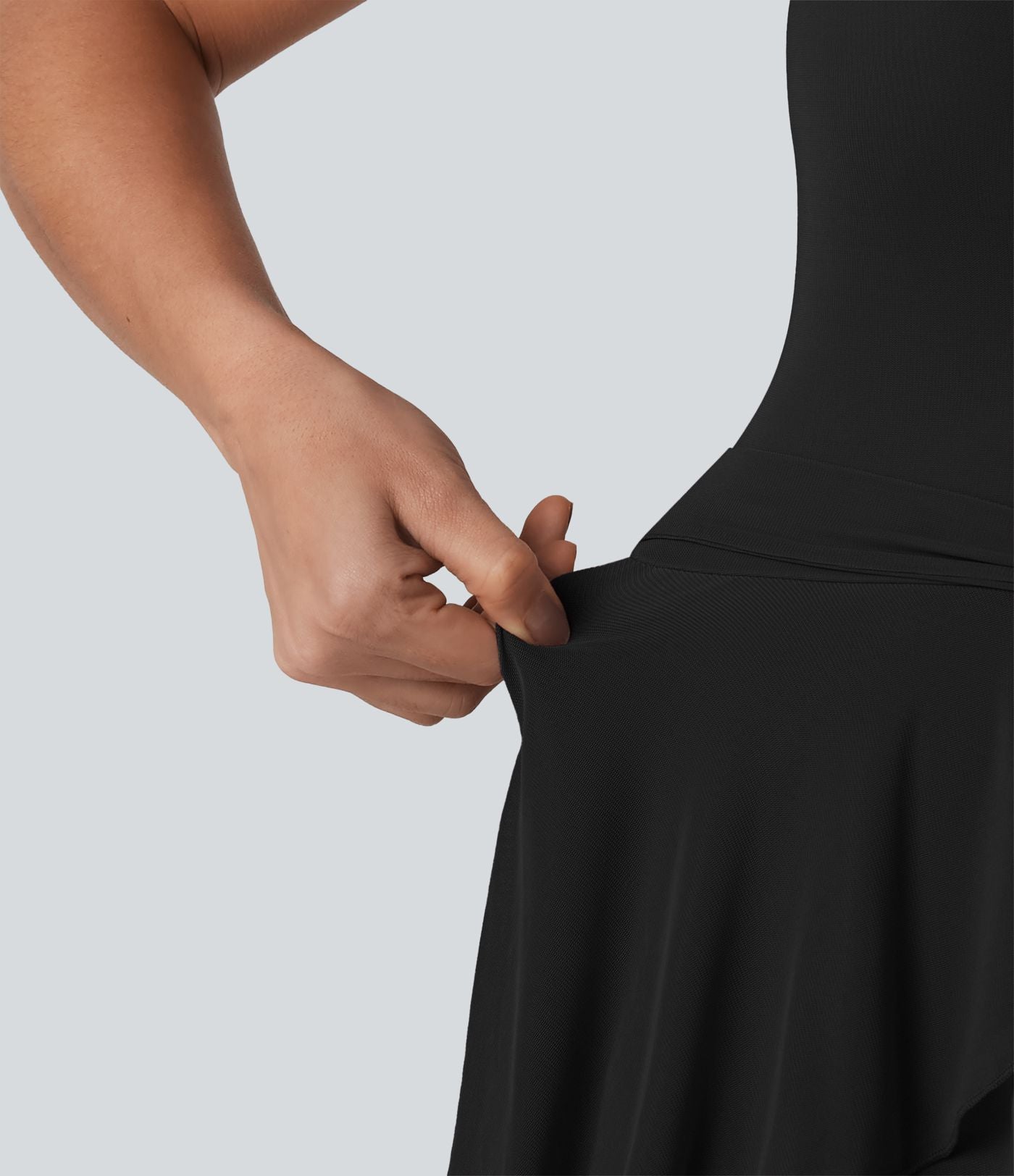 Robe nuisette mini demoiselle d'honneur et invitée de mariage avec brassière intégrée en mesh à col V noué et ourlet à volants