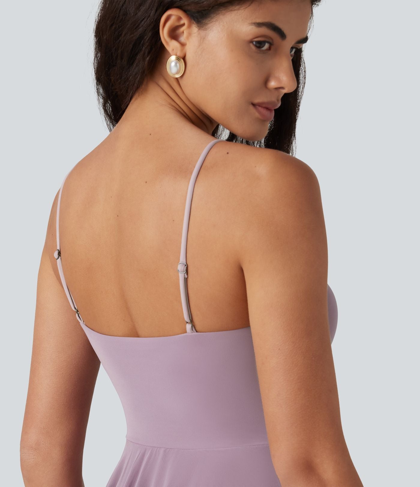Robe nuisette mini demoiselle d'honneur et invitée de mariage avec brassière intégrée en mesh à col V noué et ourlet à volants