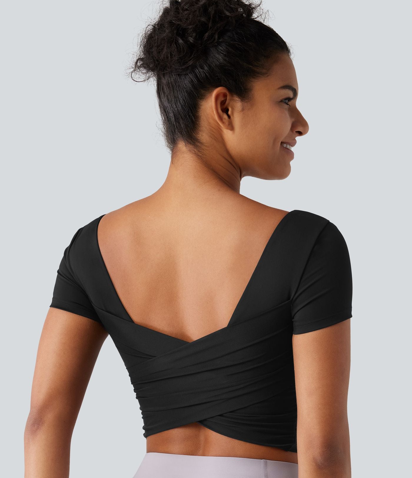 Haut yoga crop SoftlyZero™ séchage rapide Quick Dry à col diamant, manches courtes, mesh et coussinets amovibles