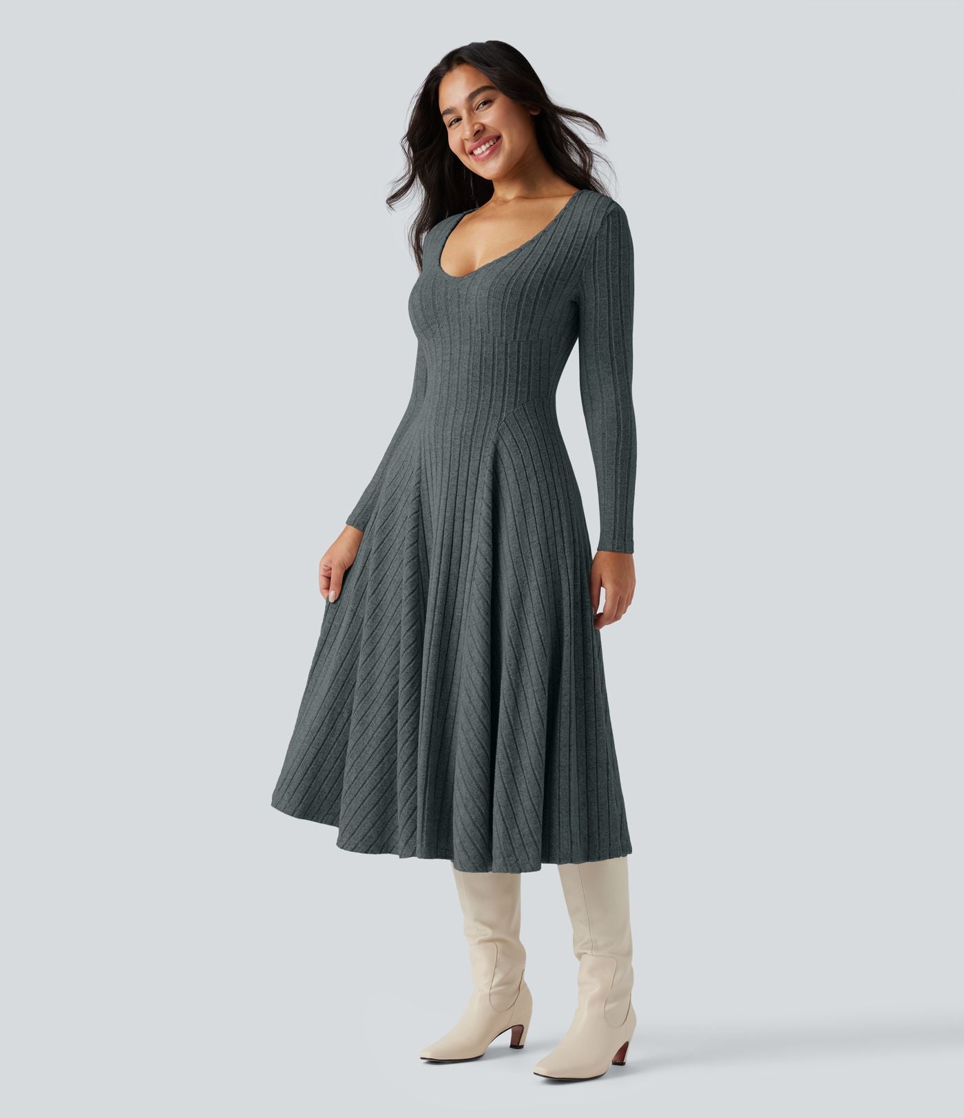 Robe mi-longue évasée maille côtelée à décolleté en V et manches longues