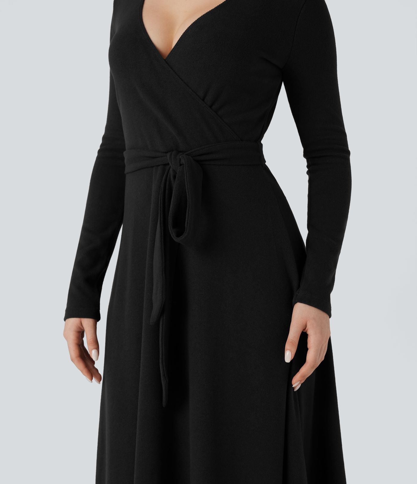 Robe fluide côtelée col V manches longues ceinturée mi-longue