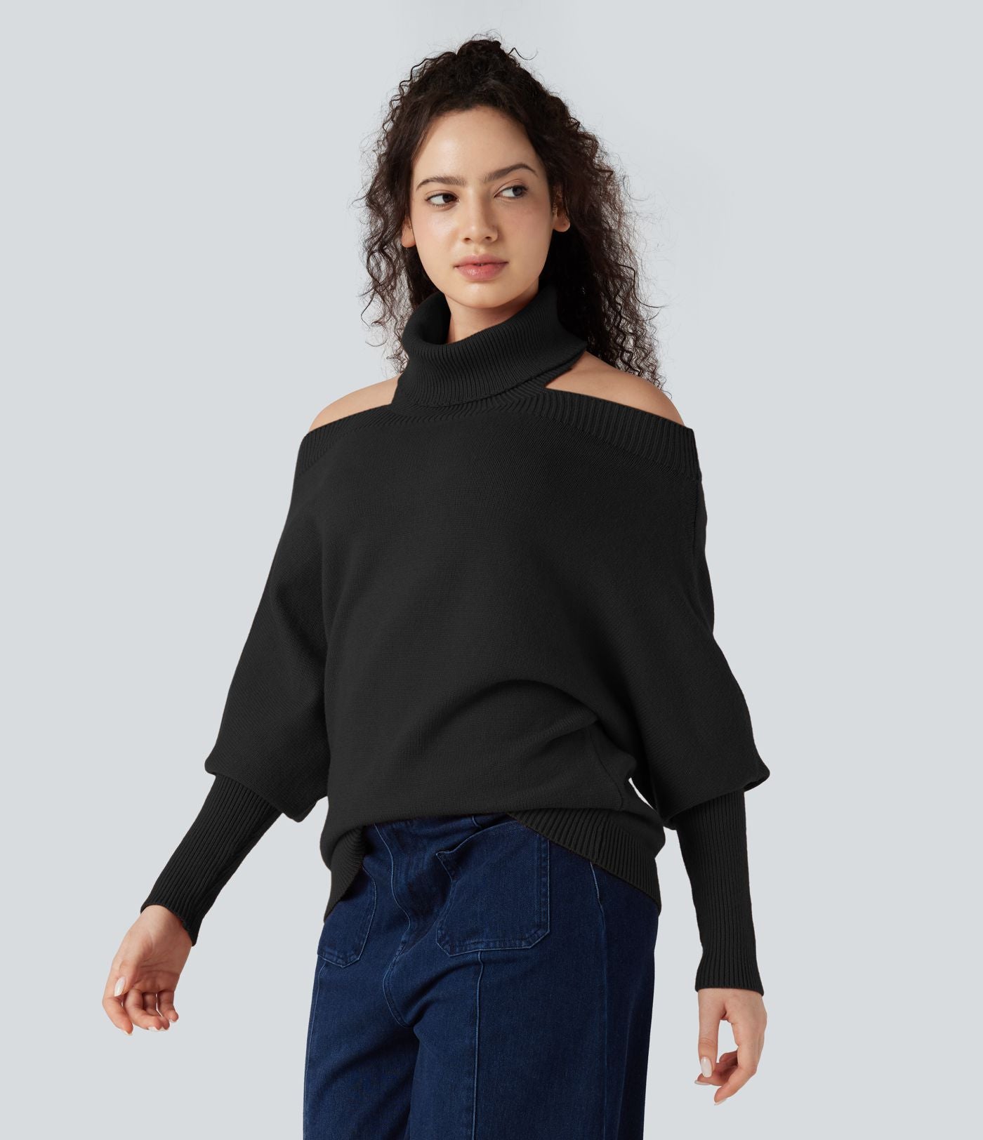 Pull col montant épaules dénudées manches chauve-souris longues