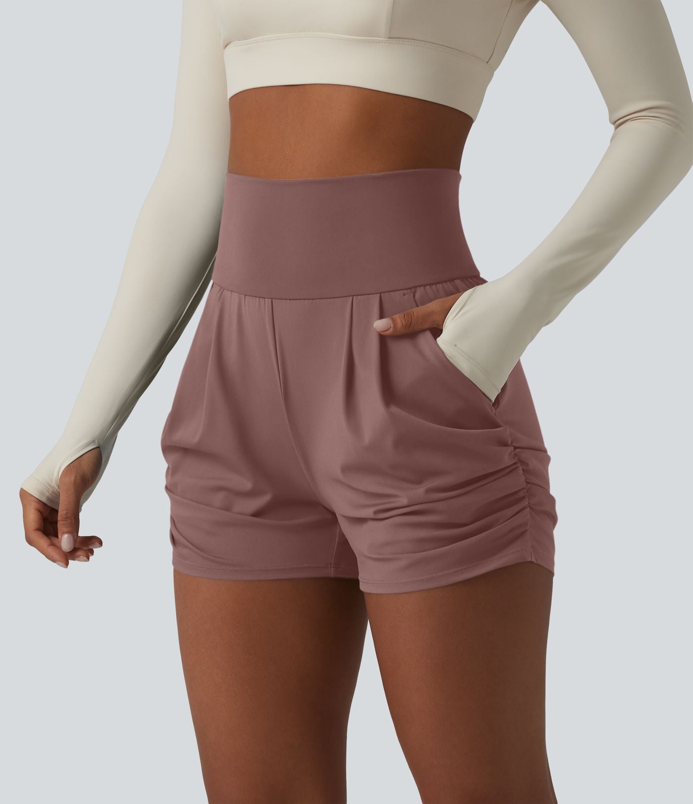 Short de yoga SoftlyZero™ Airy taille haute froncé effet frais InstantCool 7,5 cm avec poches