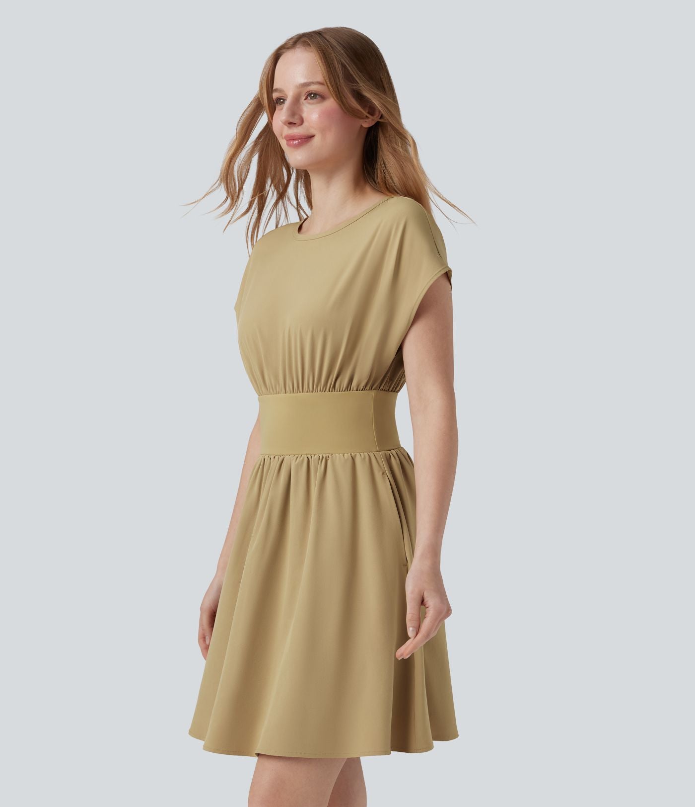Robe de travail mini Breezeful™ manches chauve-souris courtes fluide séchage rapide avec poches latérales