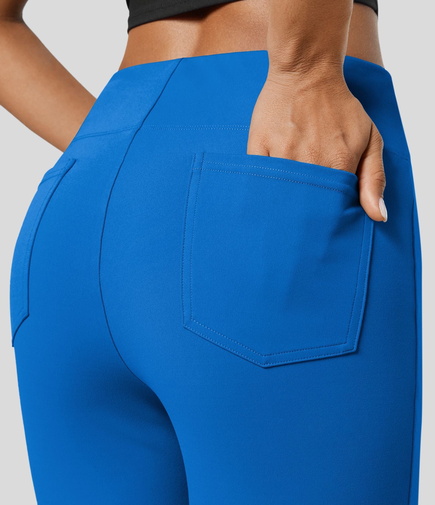Pantalon tailleur légèrement évasé taille haute avec poches arrière Halara Flex™