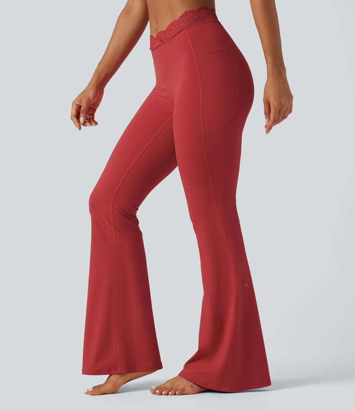 Halara UltraSculpt™ Legging évasé de yoga taille haute en V avec dentelle contrastée et poches