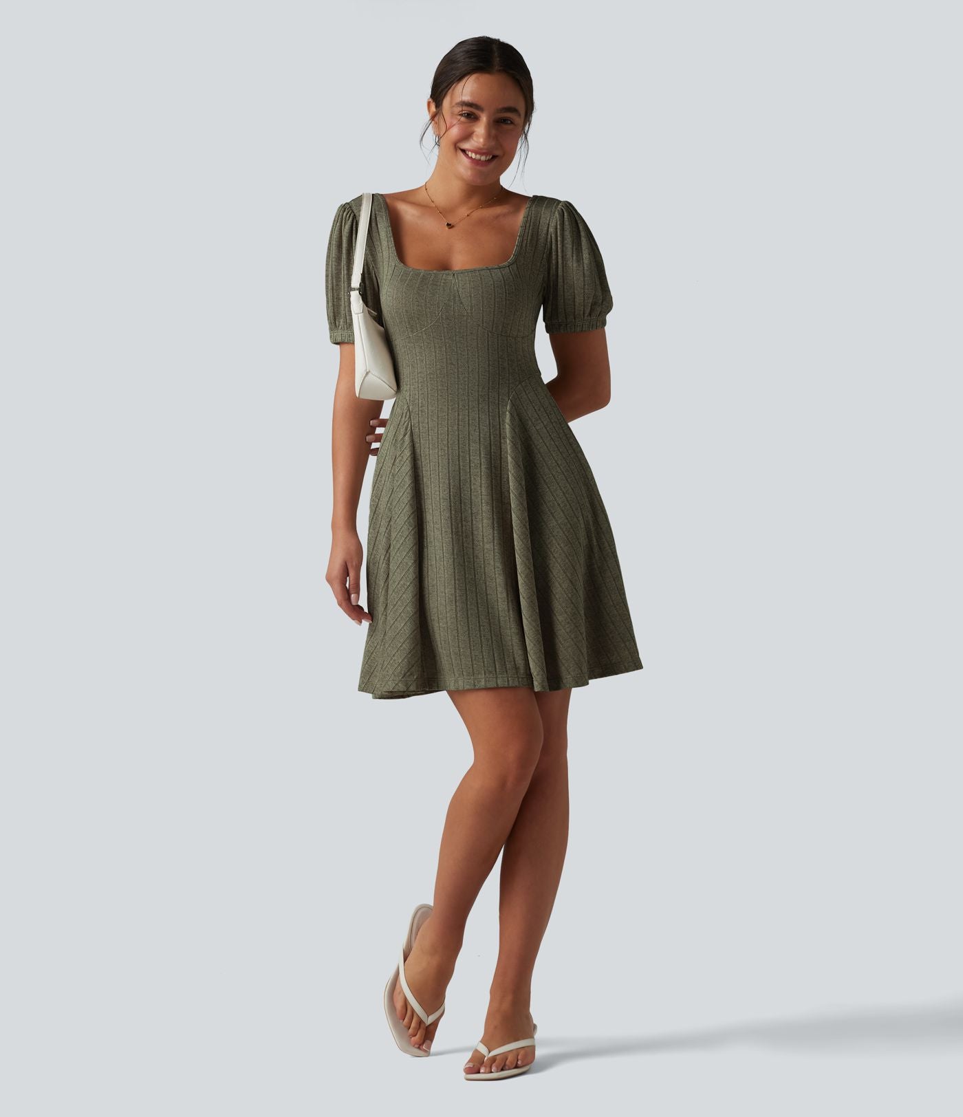 Mini robe décontractée évasée en maille côtelée à col carré et manches courtes bouffantes avec poches