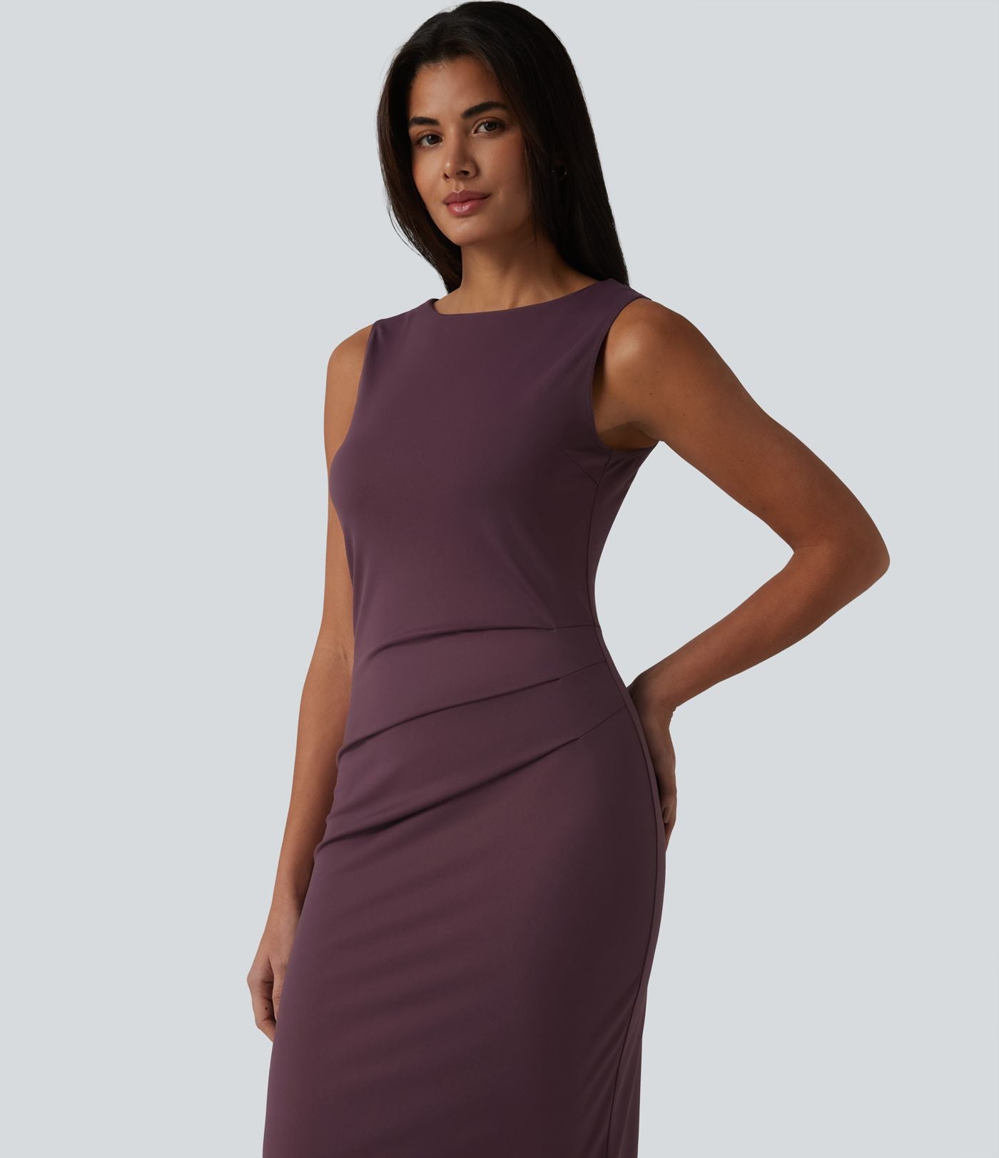 Robe fourreau midi sans manches col bateau pour le bureau