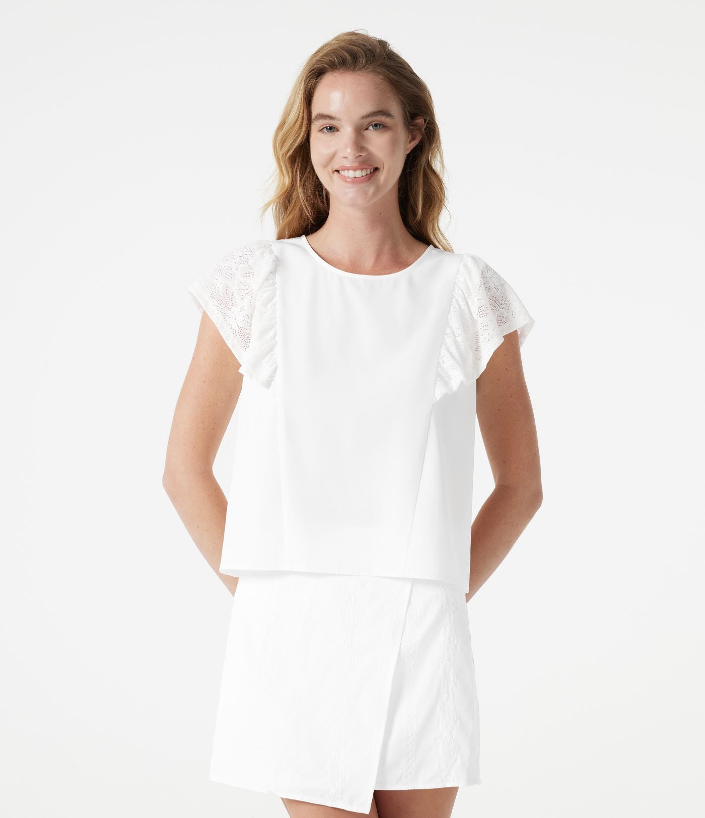 Blouse casual col rond avec découpe goutte d'eau au dos, dentelle contrastée et manches à volants
