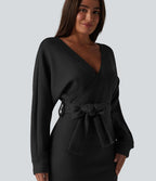 Robe courte décontractée col V croisé manches chauve-souris ceinturée