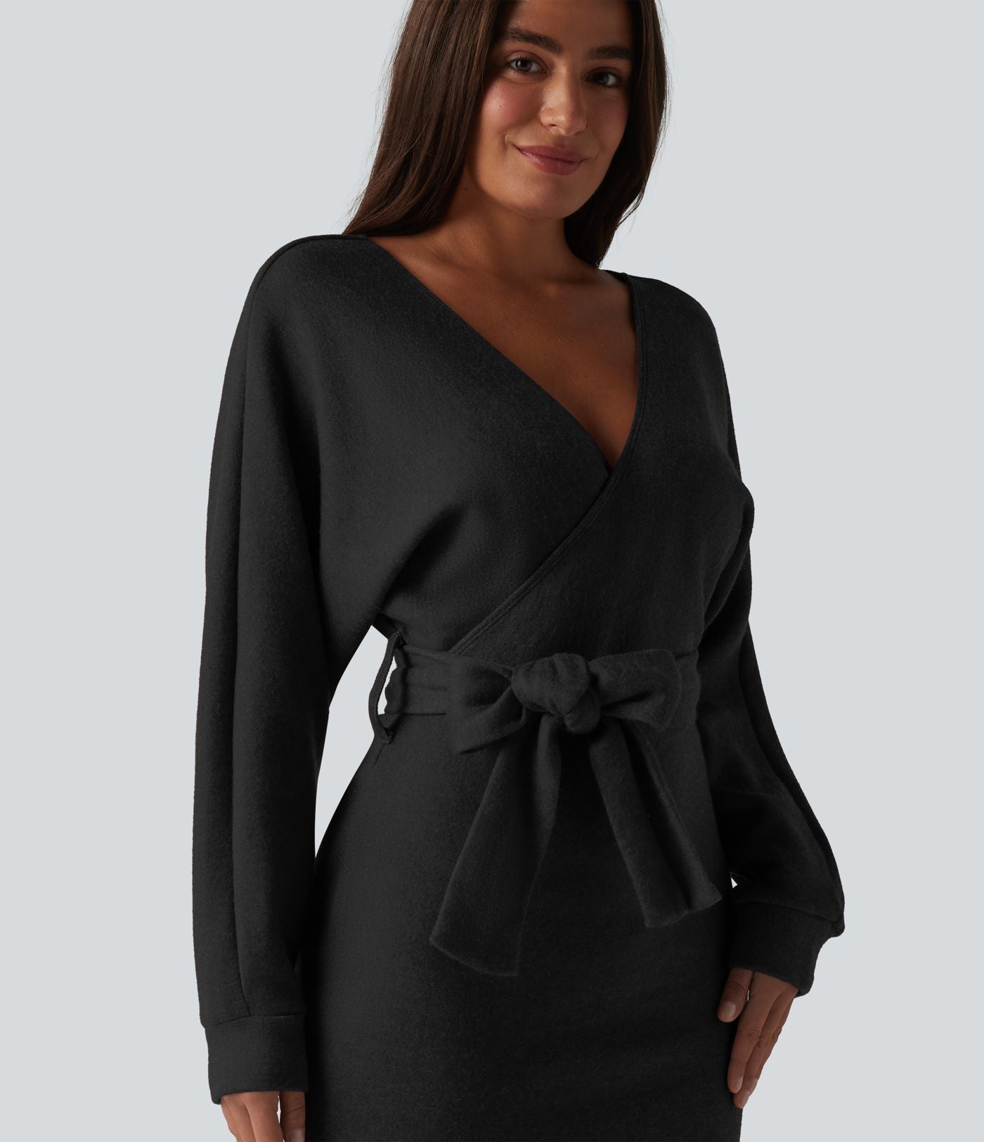 Robe courte décontractée col V croisé manches chauve-souris ceinturée