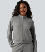 Veste casual côtelée à col montant, manches longues et fermeture zippée avec poches