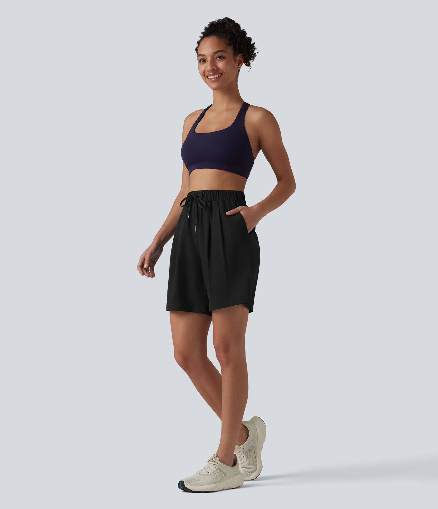 Short de yoga plissé taille haute avec ceinture élastique, cordon de serrage et poches 17,5 cm