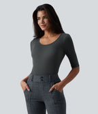 Top tailleur en mélange de laine col rond échancré à manches courtes en maille côtelée