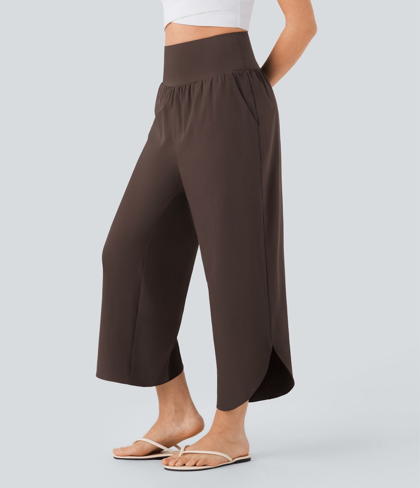 Pantalon fluide resort Breezeful™ à séchage rapide, coupe fendue et effet ventre plat