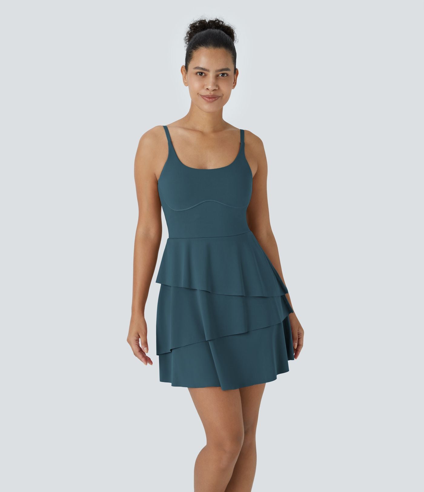Robe de sport mini SoftlyZero™ Airy à effet frais InstantCool 2-en-1 avec volants superposés et dos nu avec poches