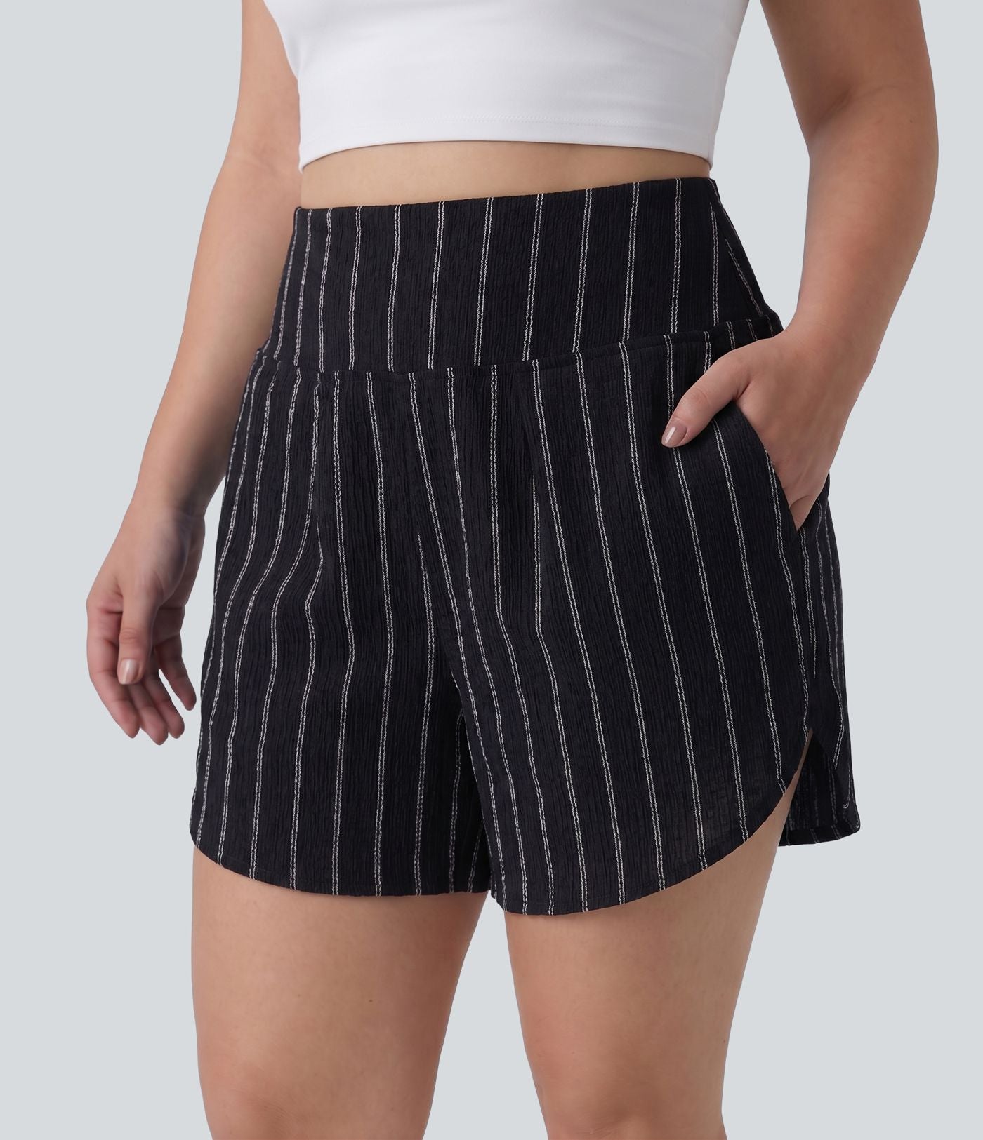 Short rayé grande taille taille haute avec ourlet arrondi et poches