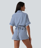 Combinaison-short casual en tissu gaufré rayé à manches mi-longues avec ceinture et poches — Easy Peasy