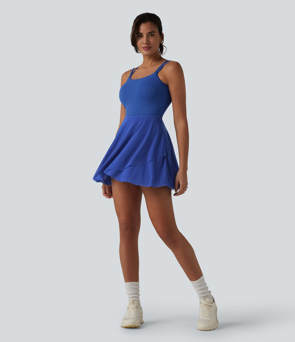 Robe de tennis courte 2-en-1 à bretelles SoftlyZero™ dos nu avec mesh contrasté, brassière intégrée et poches – Édition Easy Peasy – UPF 50+
