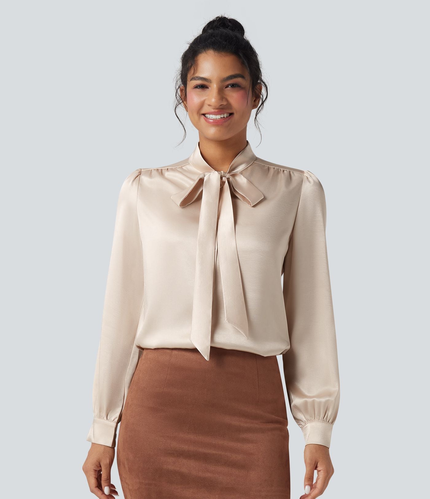 Chemise de travail en satin manches longues nouée devant