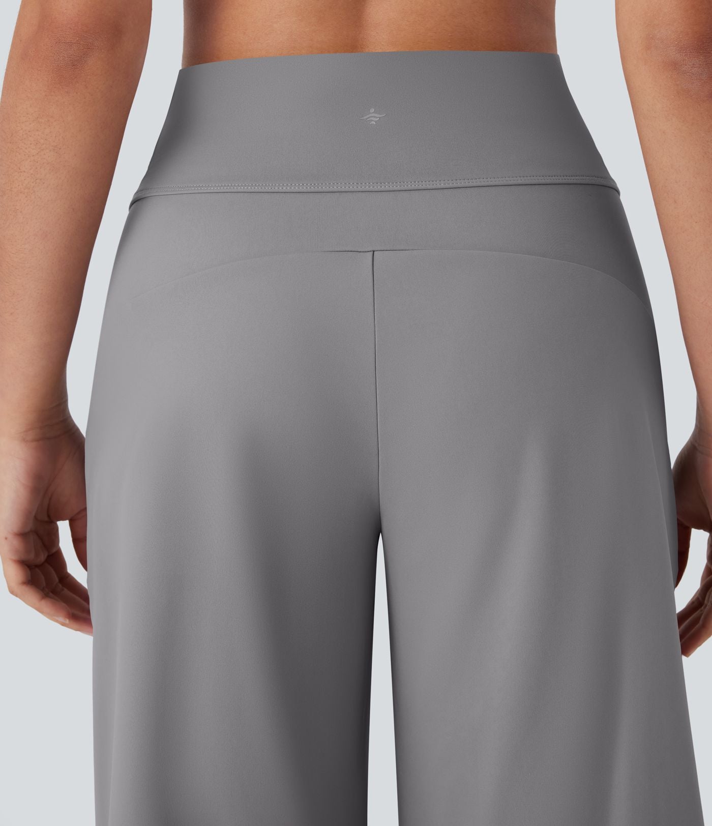Short bermuda d'entraînement SoftlyZero™ Airy, jambe droite, taille haute avec poches latérales, à effet frais InstantCool, protection solaire UPF50+